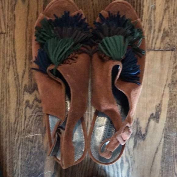 Three inch heels size 9. Suede - Picture 6 of 7